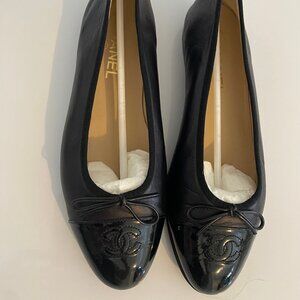 CHANEL: Ballet flats   Lambskin & Patent Calfskin  Black USED